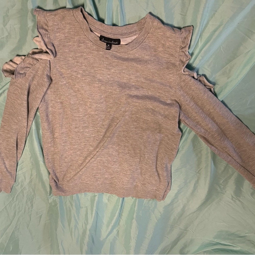 Alison Andrews Gray‎ Sweater Cold shoulder with Ruffle Sleeves